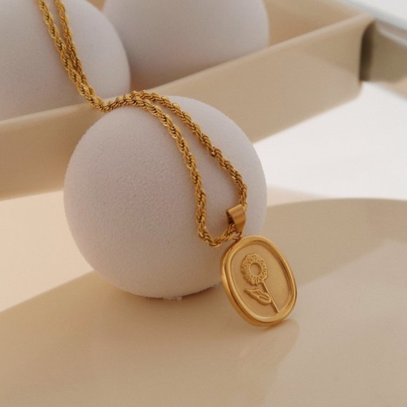 NEW 18K Gold Plated Oval Sunflower Necklace - Picture 12 of 16